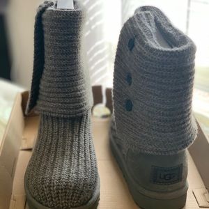 Grey classic cardy button boot
